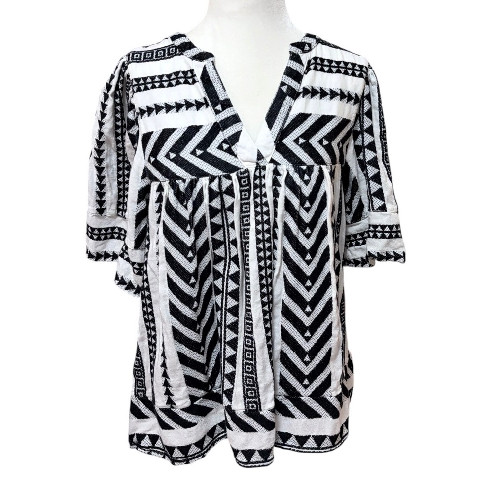 Old Navy Black White Geometric Tribal Babydoll Top Size Medium Short Sleeve Boho